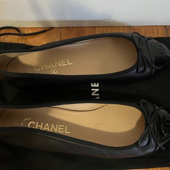 Chanel CC Interlocking CC Logo Bow Ballet Flats - Picture 10 of 15